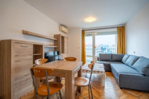 Central 1BDR Private parking